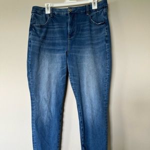 American Eagle curvy dream jean